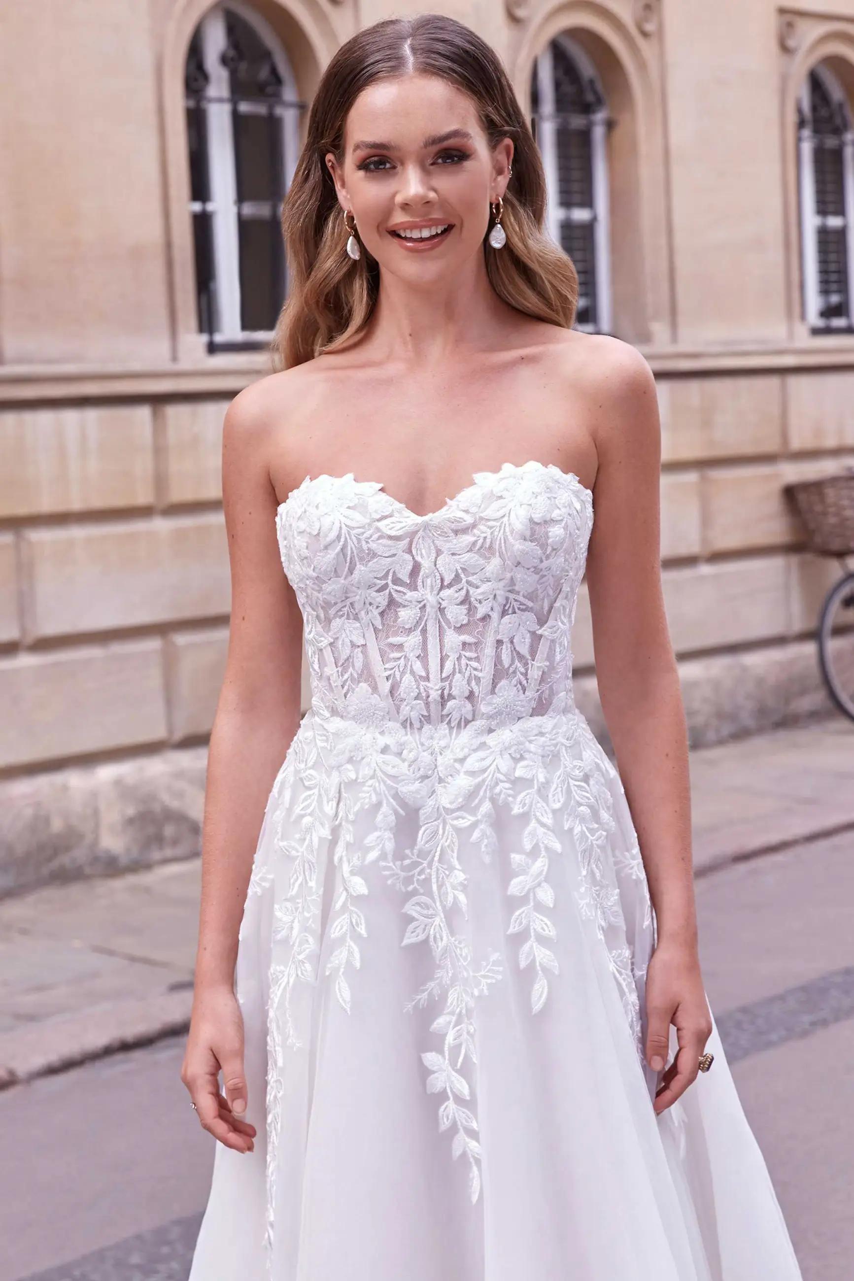 TOP 10 WEDDING DRESSES UNDER $1500 Image