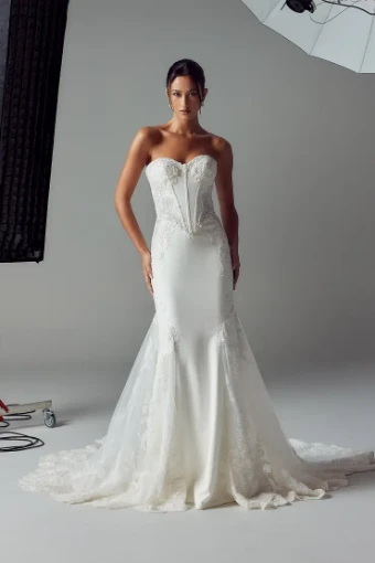 Evie Young BRIELLE #4 default Iv thumbnail